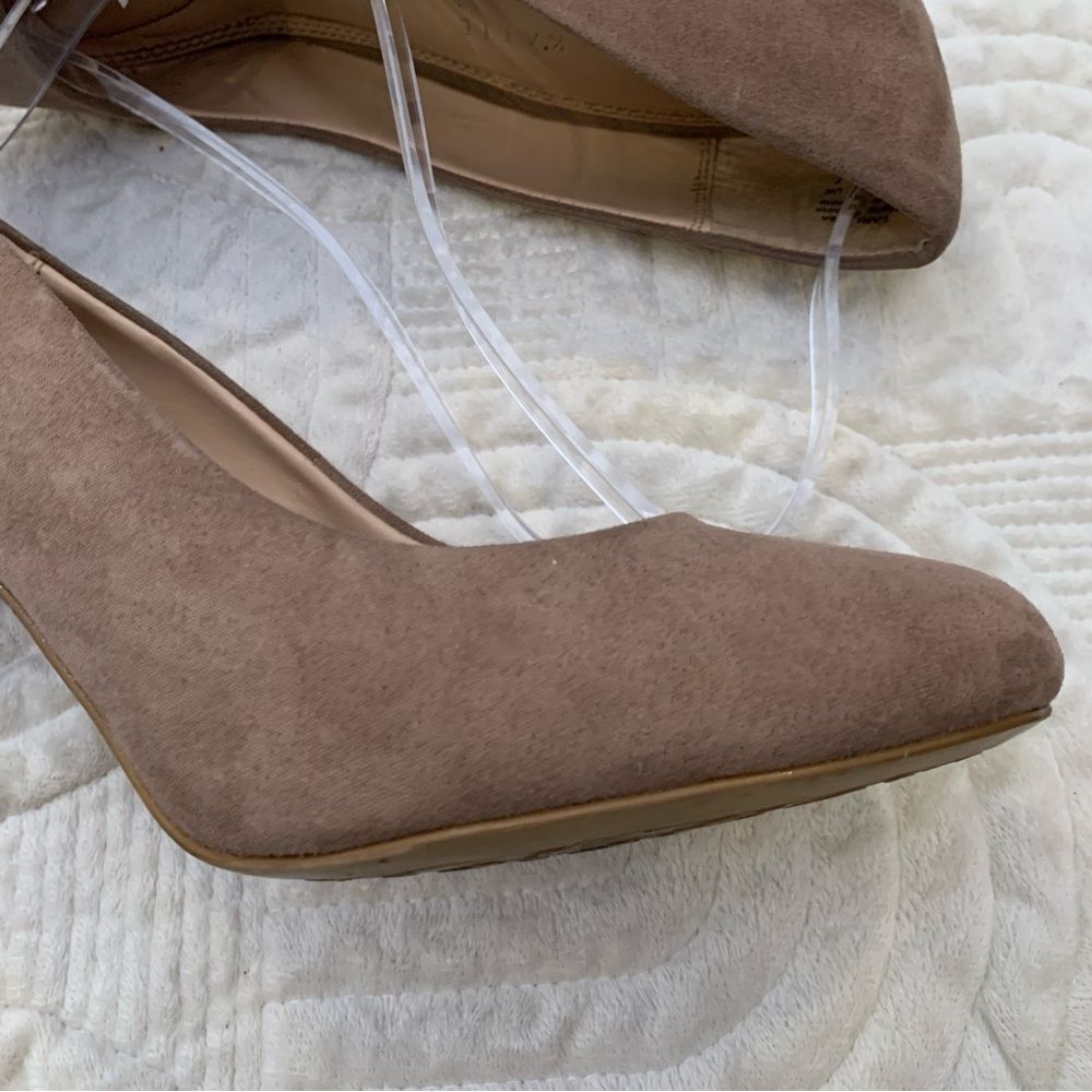 KELLIE & KATIE Elegant Taupe High Heel Pumps Size 9 - Picture 13 of 13